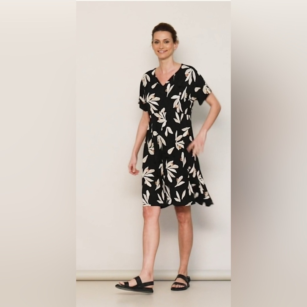 Masai size medium black floral short sleeve dress EUC
